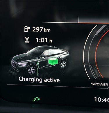 Audi e-tron GT lader på vinteren.
