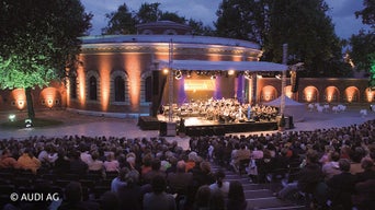 Publikum vor einem Live-Orchester
