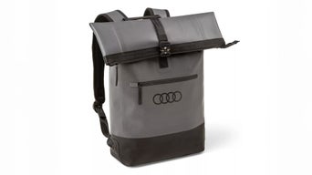 Audi Outdoor Rucksack vor weißem Hintergrund