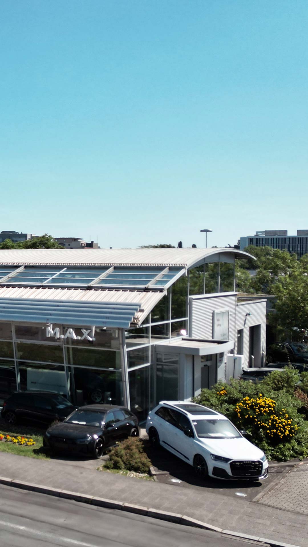 Außenansicht Autohaus M.A.X.