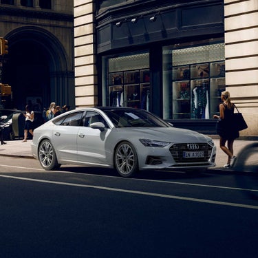 Side view of A7 Sportback in Audi exclusive paint finish