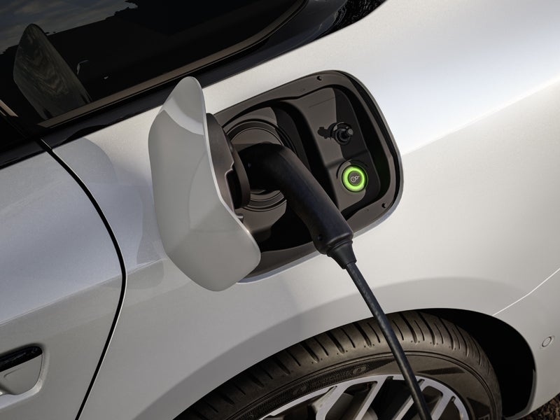 Foto de la carga eléctrica de un Audi A6 e-hybrid. 