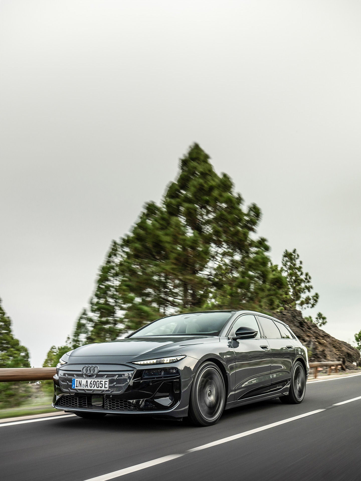 Foto de un coche eléctrico Audi con tecnología e-tron.