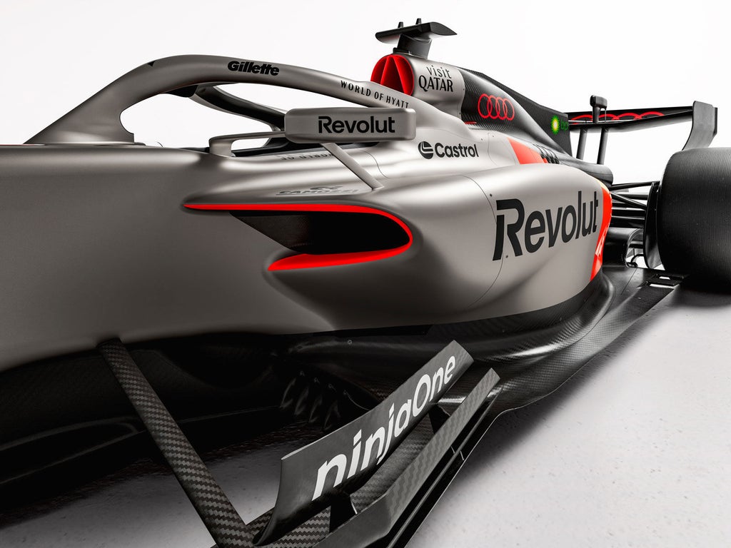 斜め後ろから見た、アウディ R26。